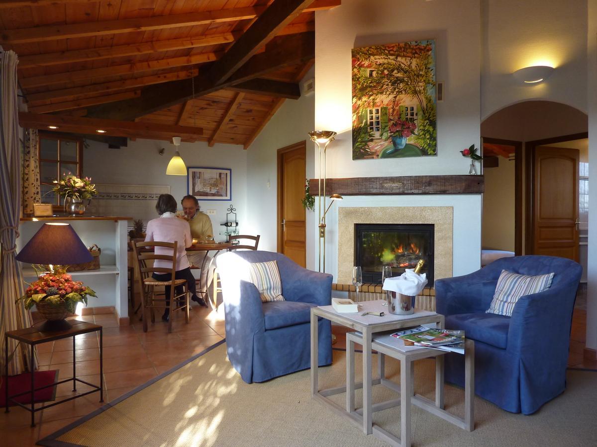 Au Jardin Fleuri Hotel Bosset Room photo