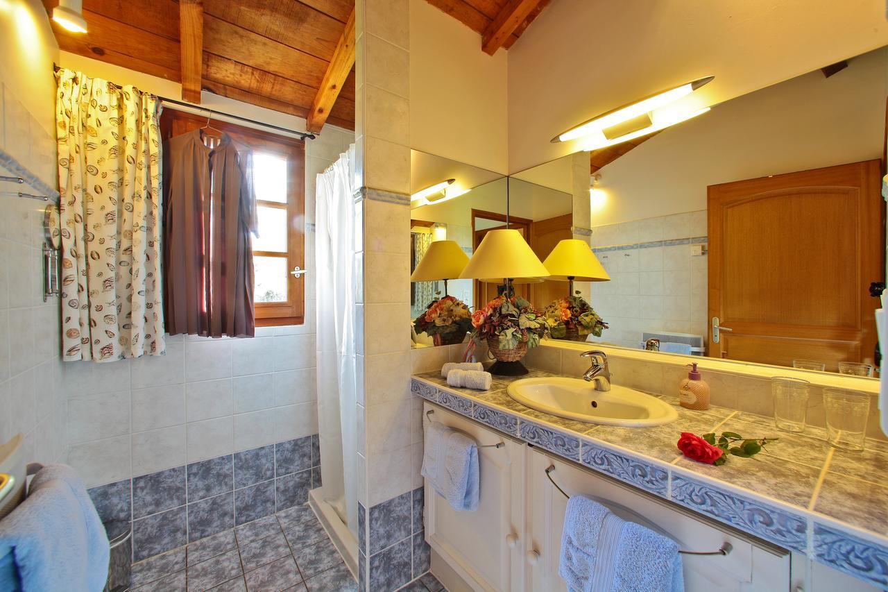 Au Jardin Fleuri Hotel Bosset Room photo