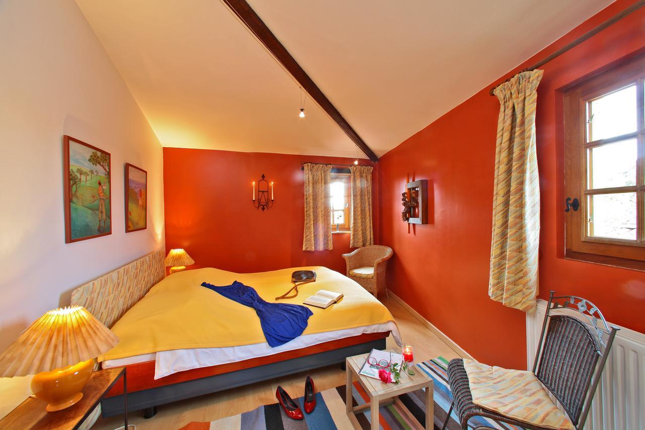 Au Jardin Fleuri Hotel Bosset Room photo
