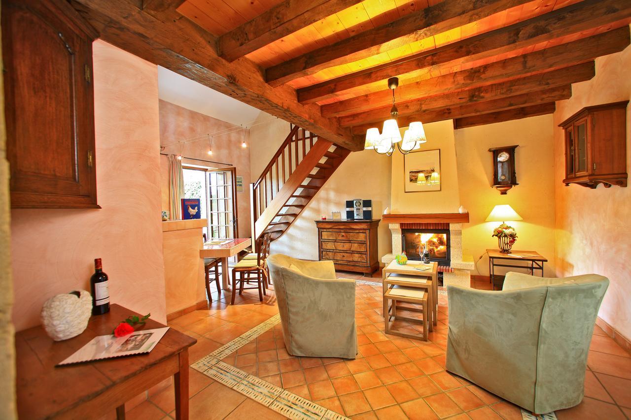 Au Jardin Fleuri Hotel Bosset Room photo