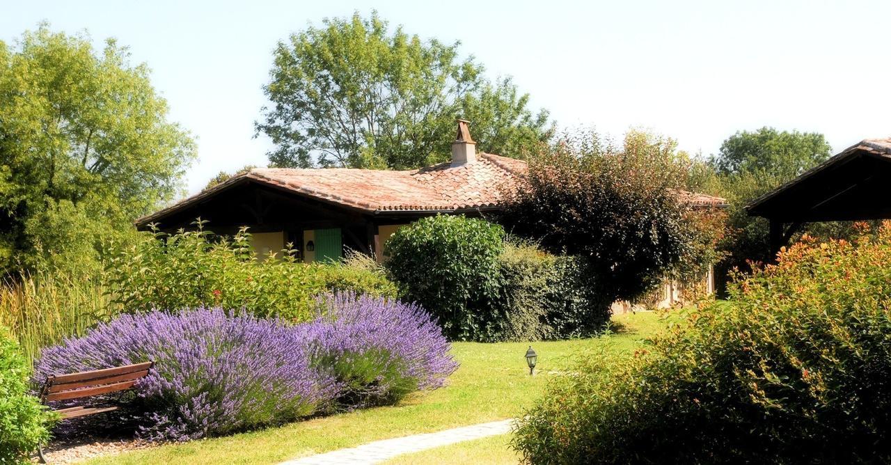 Au Jardin Fleuri Hotel Bosset Exterior photo