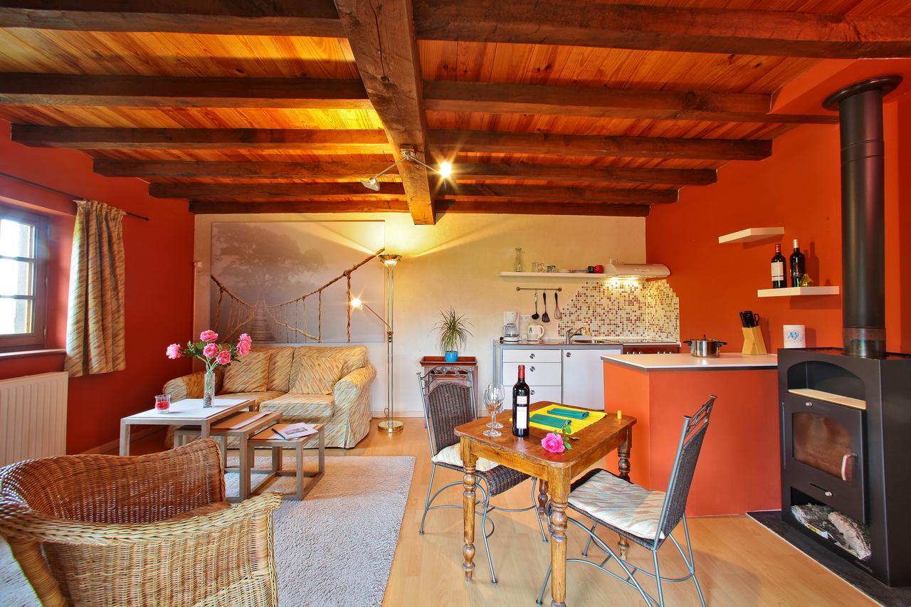 Au Jardin Fleuri Hotel Bosset Room photo