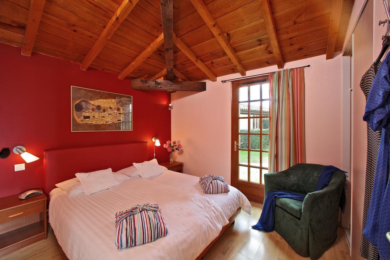 Au Jardin Fleuri Hotel Bosset Room photo